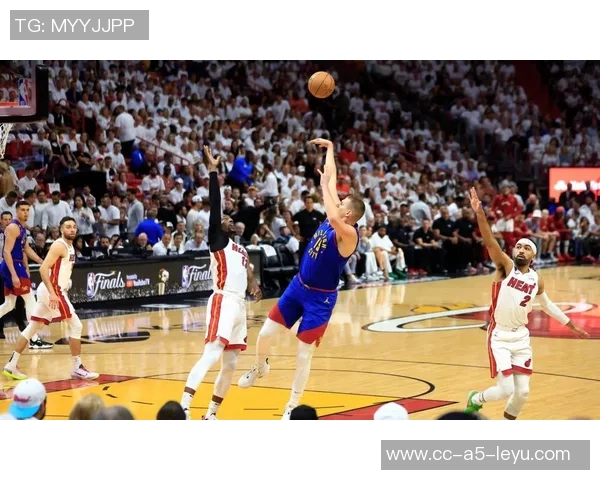 约基奇高效表现再接近三双全场16投11中贡献28分9篮板11助攻