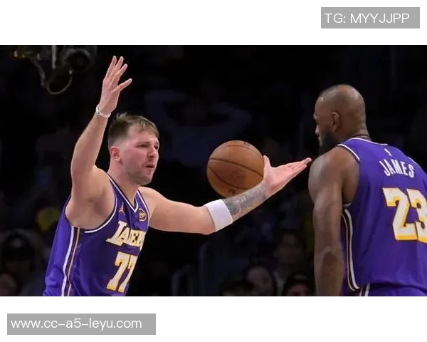 詹姆斯争夺得分王难度加大考辛斯直言东契奇分球太少 詹姆斯争夺得分王难度加大考辛斯直言东契奇分球太少