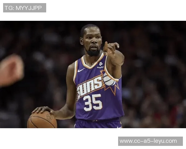 杜兰特被沃尔夫投篮失误砸脸愤怒吐槽投篮质量差劲的搞笑瞬间