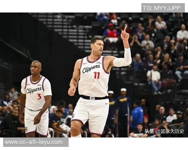 圣诞三分榜前十揭晓老詹稳居榜首穆雷强势跻身第七雷迪克唯一非现役球员 圣诞三分榜前十揭晓老詹稳居榜首穆雷强势跻身第七雷迪克唯一非现役球员