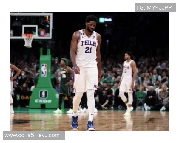 恩比德半场表现出色6投8中斩获17分5篮板正负值高达17