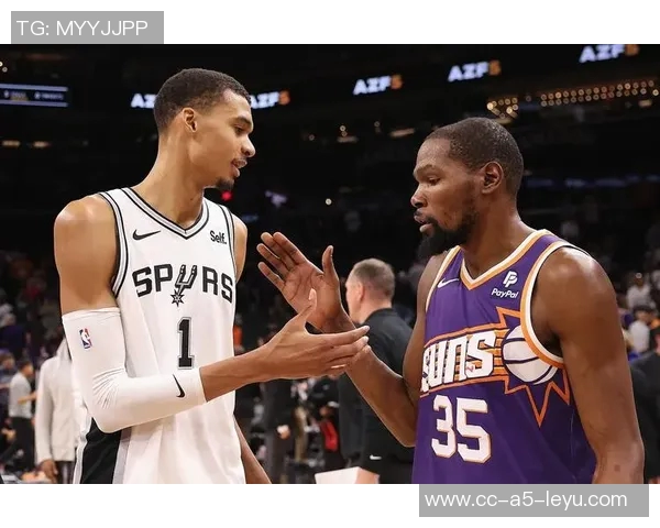 杜兰特强调团队协作的重要性六人得分上双展现球队整体实力 杜兰特强调团队协作的重要性六人得分上双展现球队整体实力